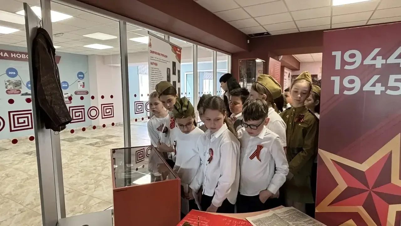 В преддверии Дня Победы в нашей школе состоялся музейный урок мужества, посвящённый подвигам советск