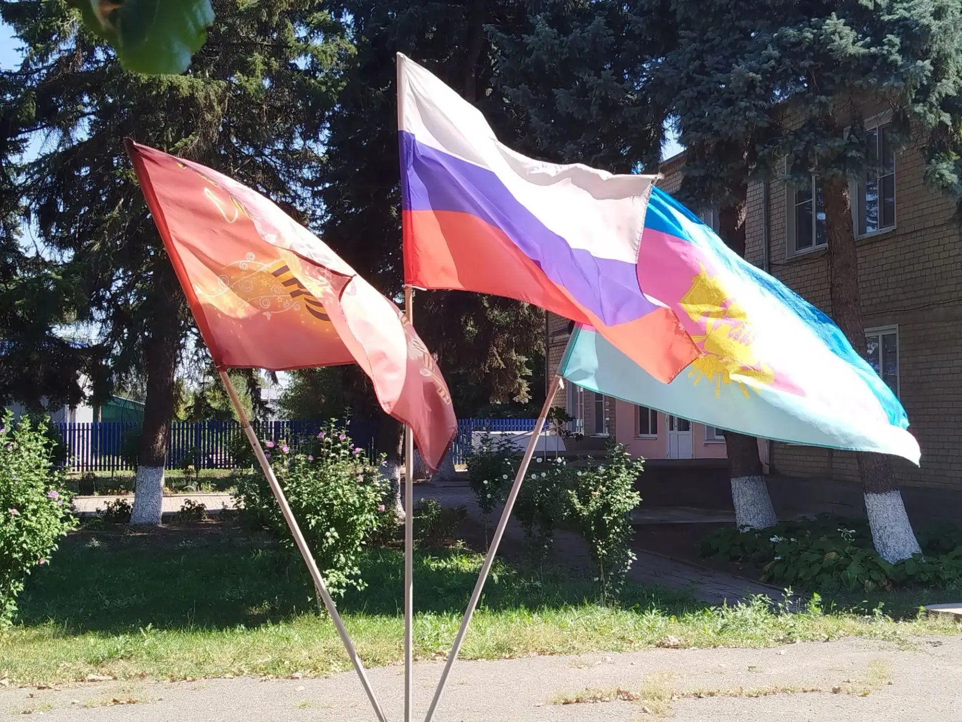ДШИ ст. Новорождественской присоединяется к акции «Флаги России»
