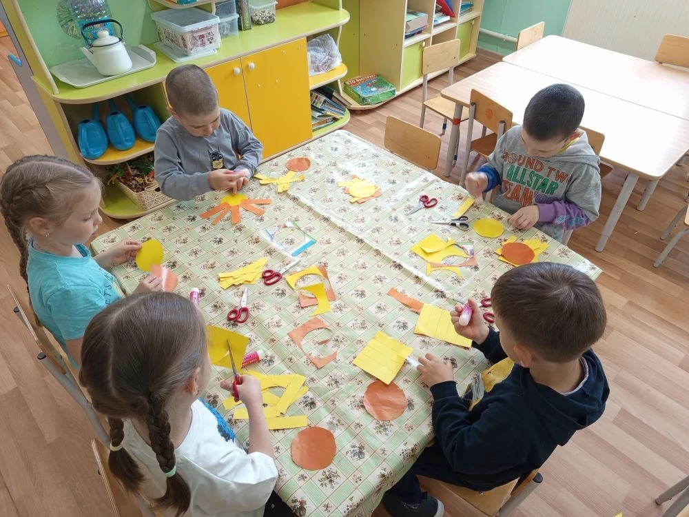 Солнышко заказывали?🌞🌞🌞 В нашем детском саду прошёл день украшения веранды!