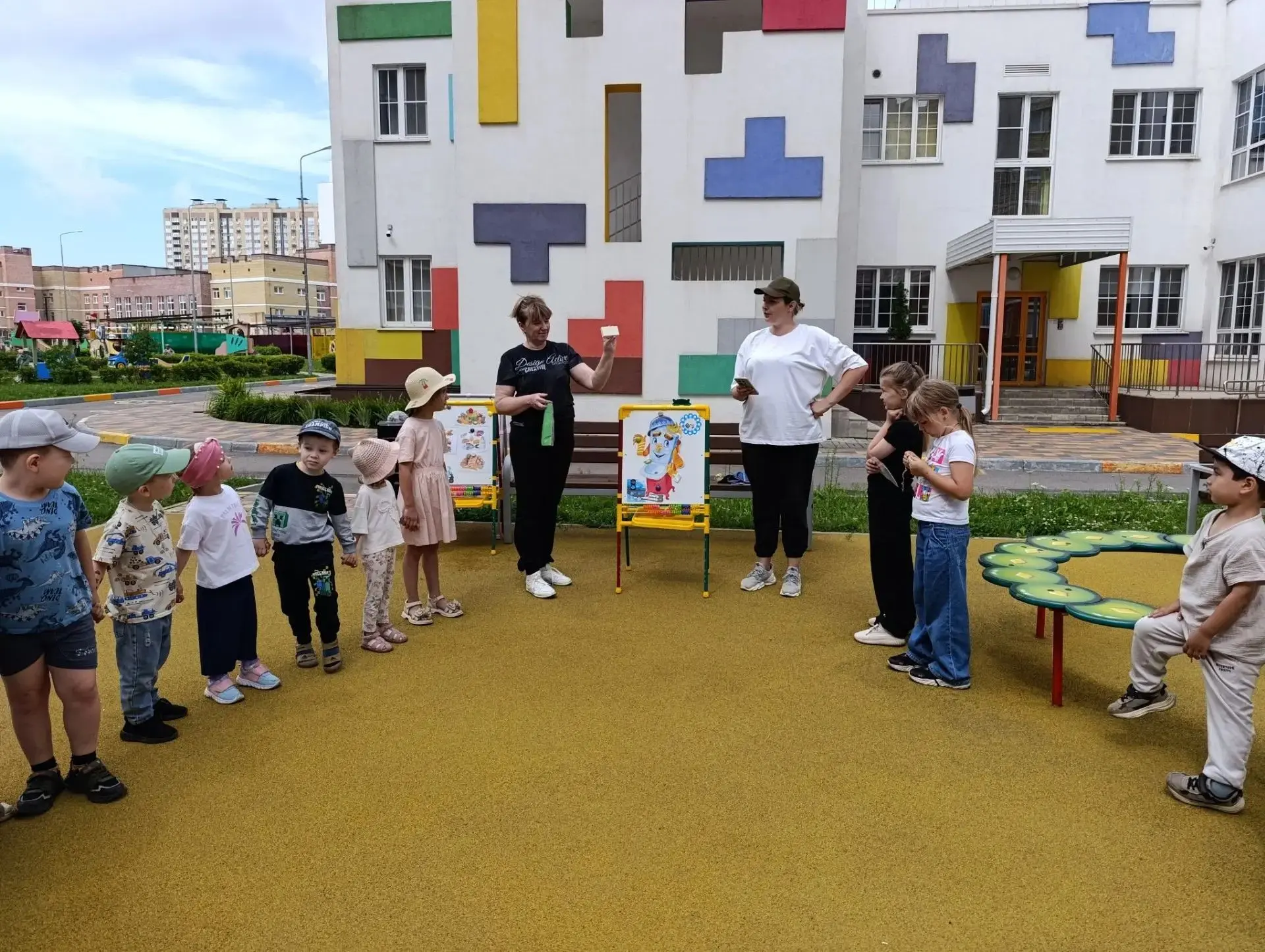 В группах "Солнышко" и "Теремок"  весело и интересно прошел День здоровья. Под задорную  музыку к де