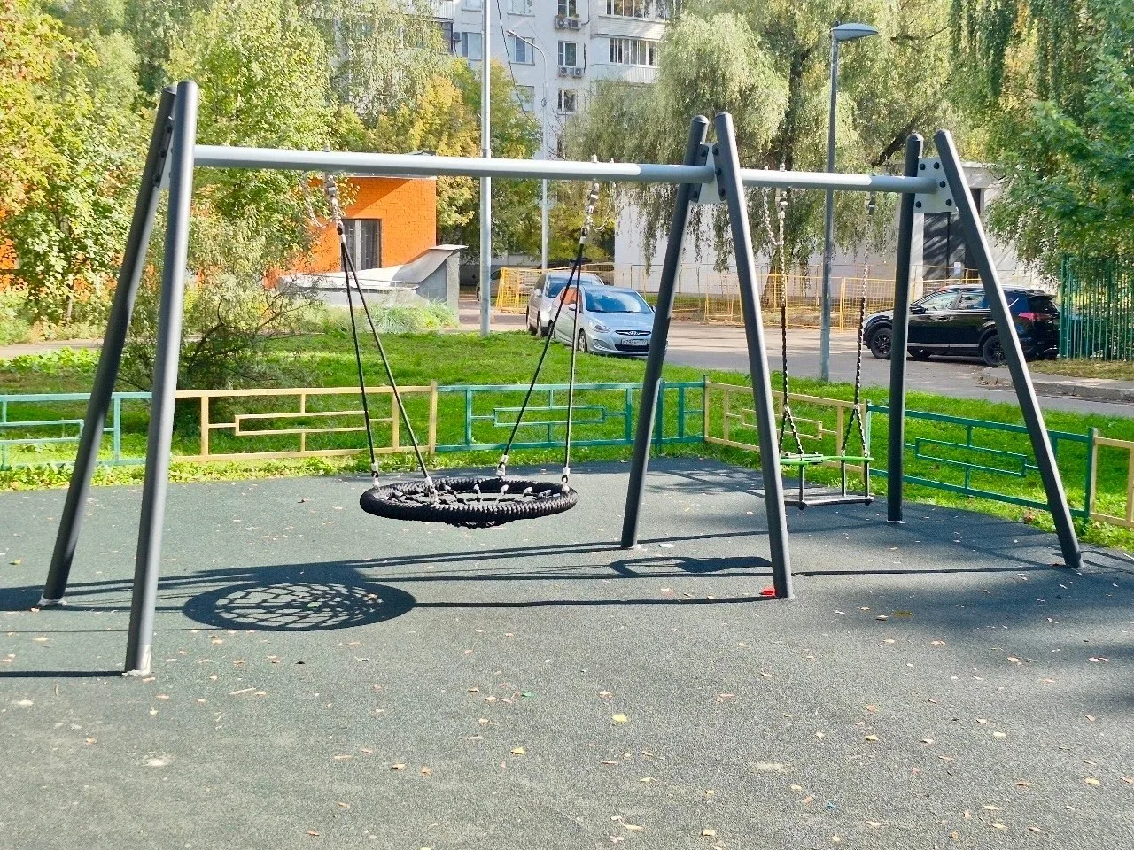 Вот так выглядит детская площадка на Шоссейной, 33, после благоустройства.