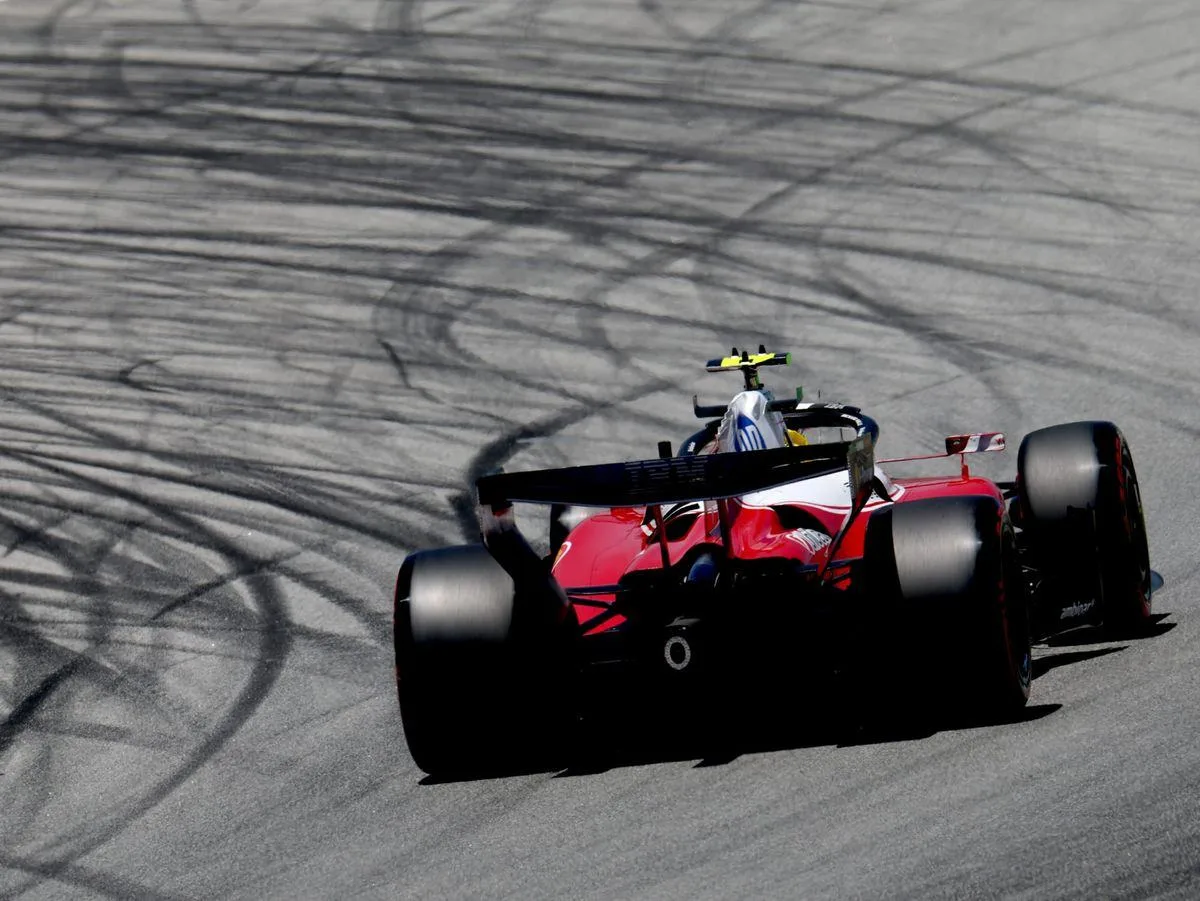 Набранные очки на Гран-при Барселоны

25 - Ferrari
25 - McLaren
20 - Red Bull
18 - Mercedes
7 - Alpi