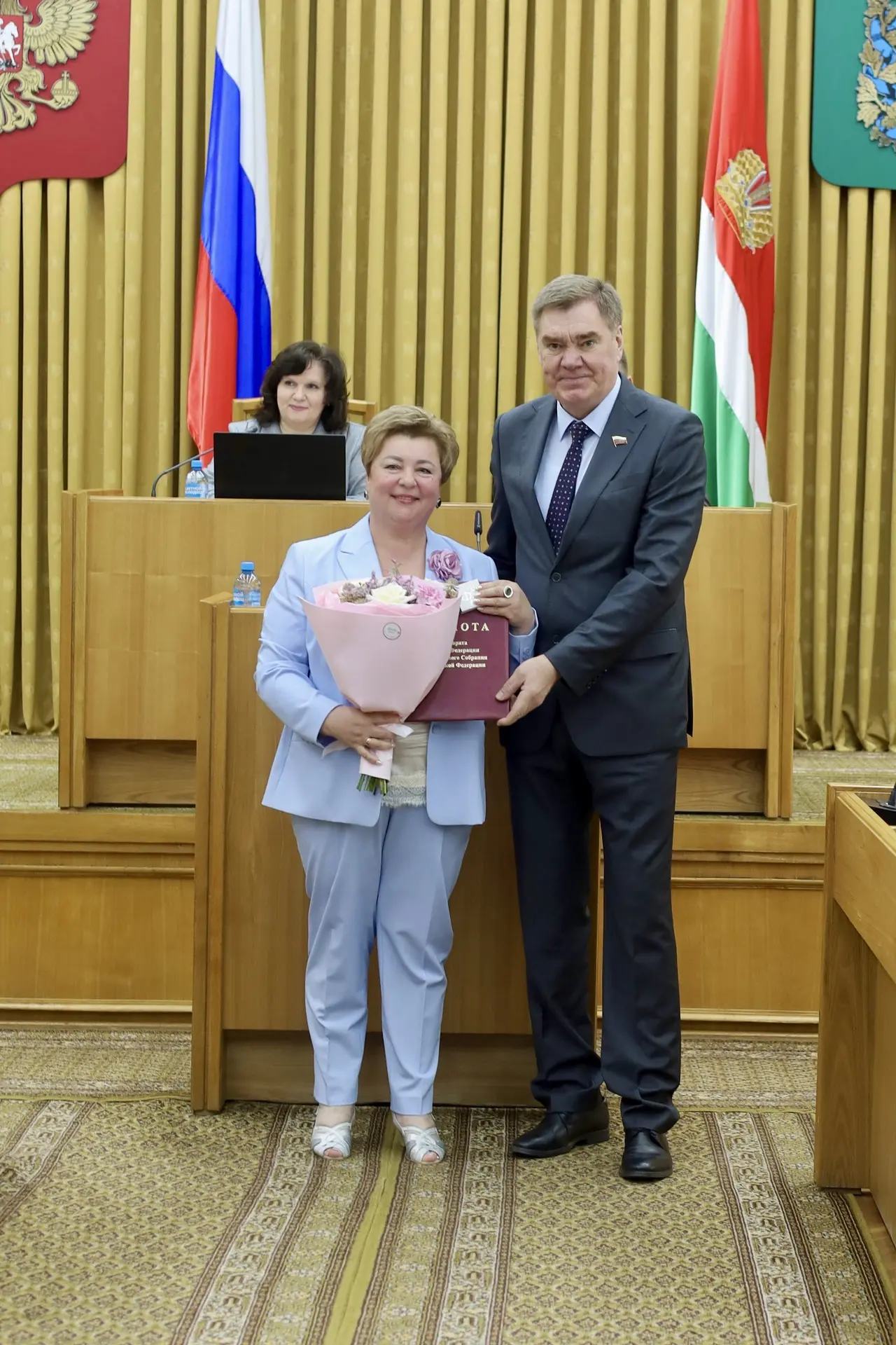 Вручил грамоты аппарата Совета Федерации сотрудникам Законодательного собрания Калужской области.

Н