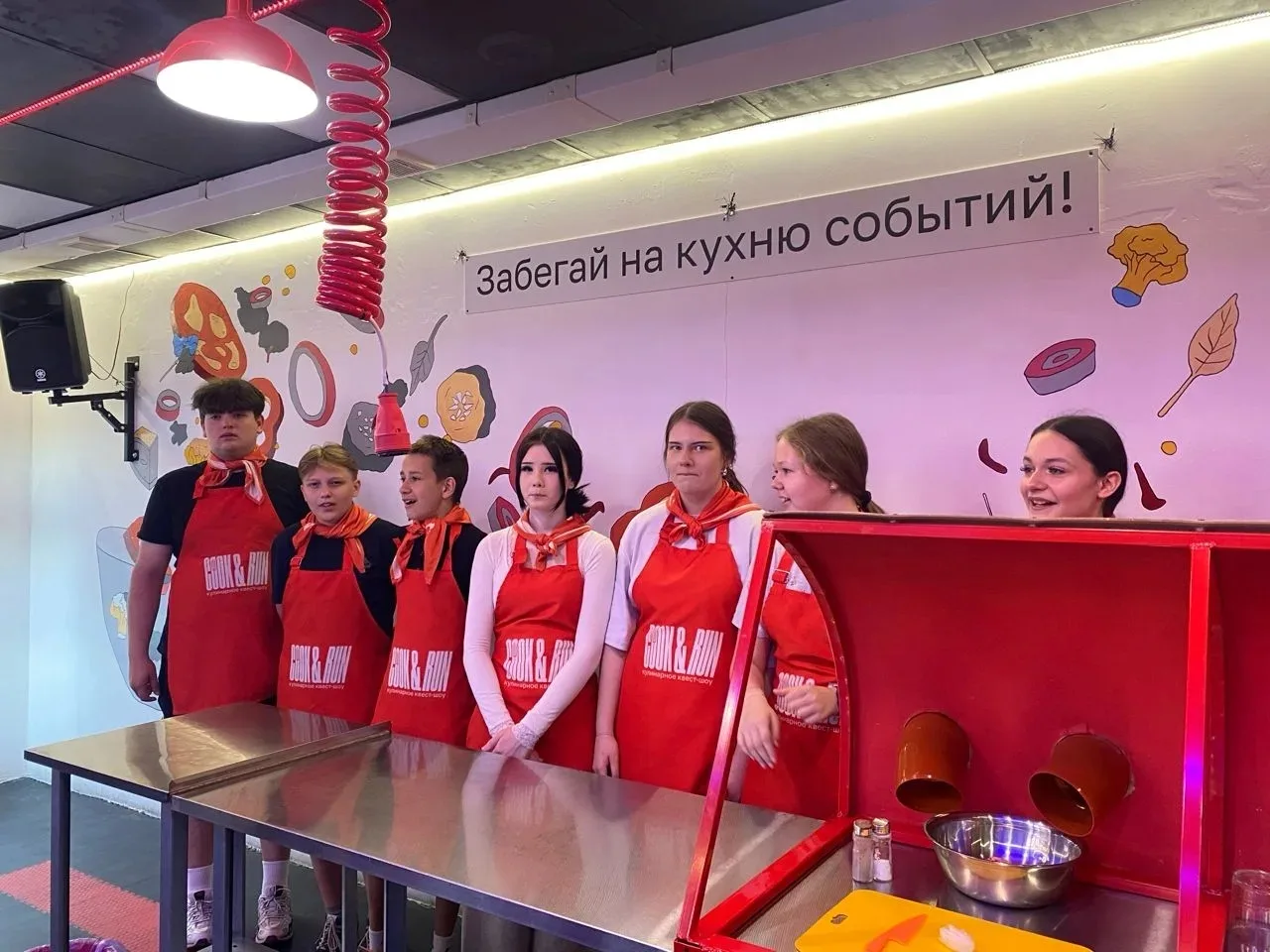🔅8Г окончил учебный  год очень увлекательно! Мы побывали на кулинарном шоу в "COOK&RUN!"! Всех участ