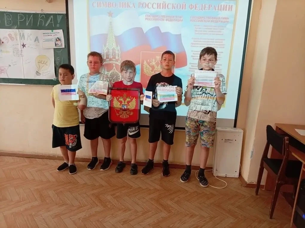 🇷🇺вчера в нашем лагере прошло мероприятие, посвящённое Дню России! Ребята с гордостью рассказывали