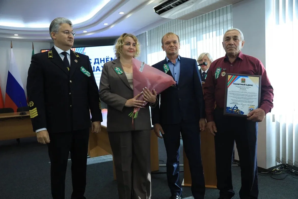 Основа угольной промышленности Кузбасса — люди. А настоящая опора отрасли — шахтерские ...