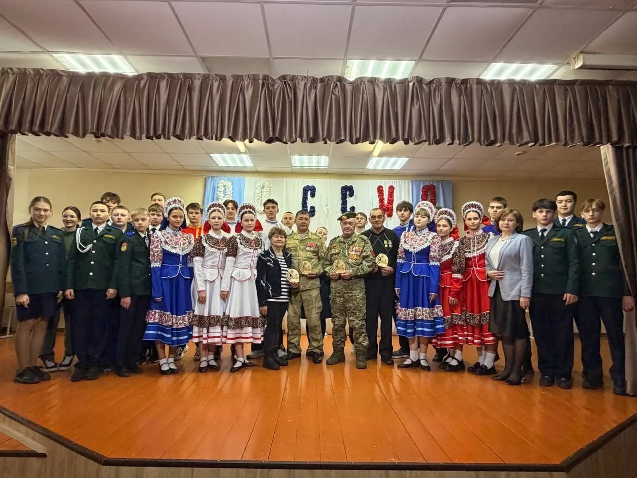 🎶🇷🇺 20 февраля в Еткульской школе состоялся гала-концерт фестиваля военно-патриотической песни «Песн