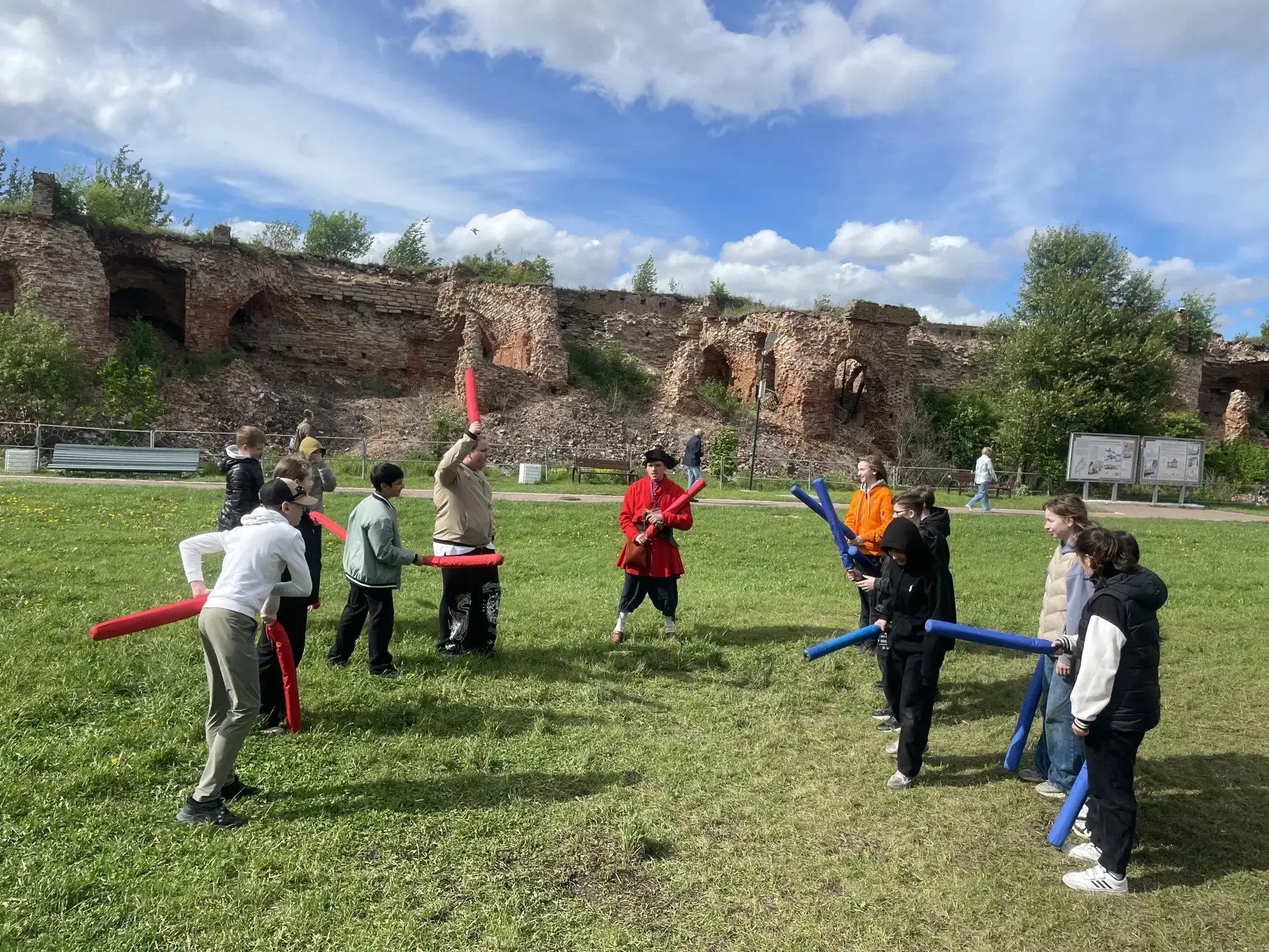 6В против древних стен: квест, ключи и настоящий клад в крепости Орешек 🏰🗝️  В один из солнечных май