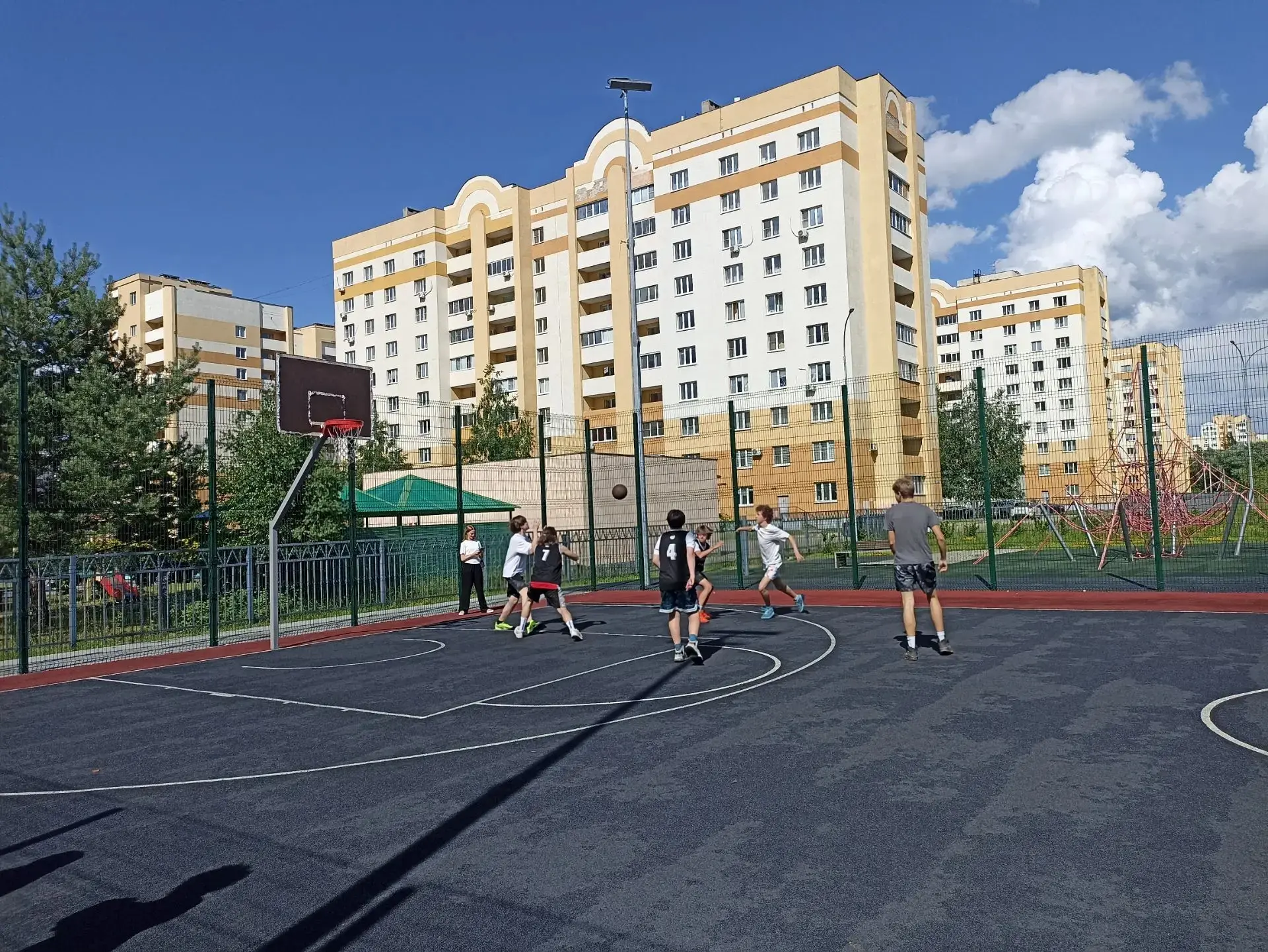🏀17 июня 2026 года на спортивной площадке школы № 80 по адресу: ул. Измайлова, 82, прошли захватыва