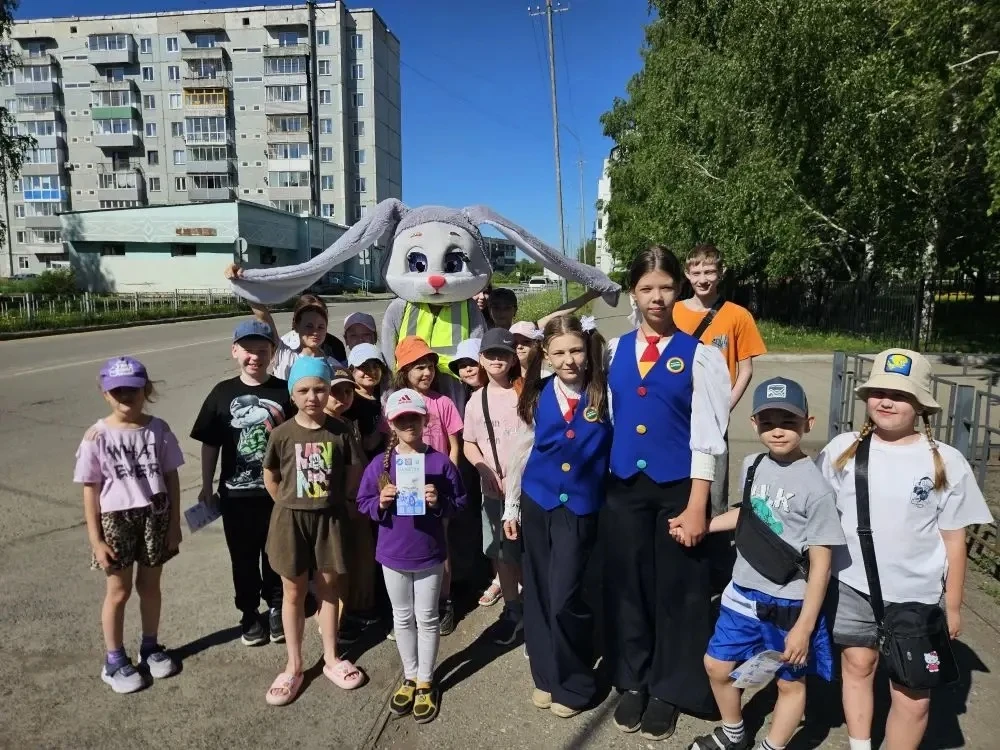 🚦👧12 июня отряд ЮИД «Сигнал» нашей школы провёл городскую акцию «Юный пешеход».