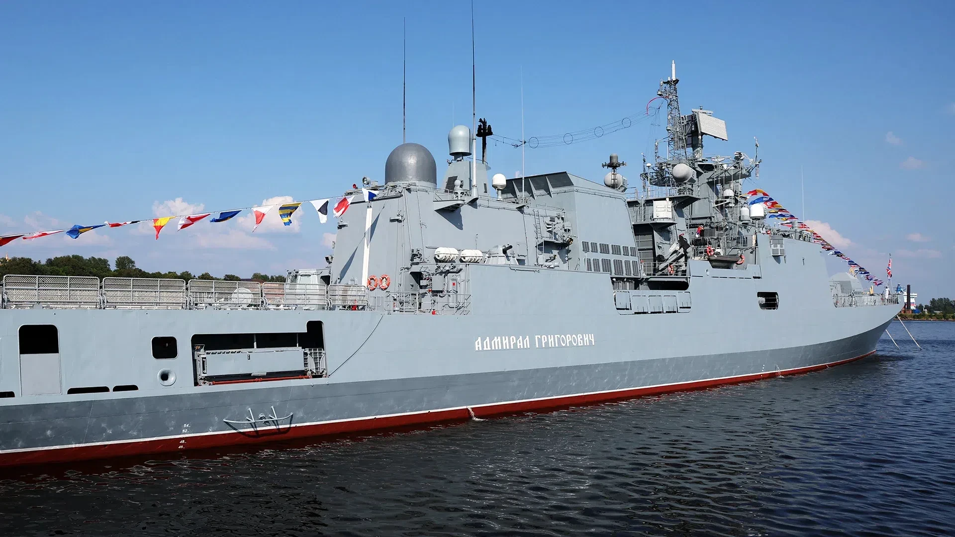 ⚓ Фрегат «Адмирал Григорович» сделал предупредительные выстрелы в Ла‑Манше 🚢

Российский фрегат «Ад