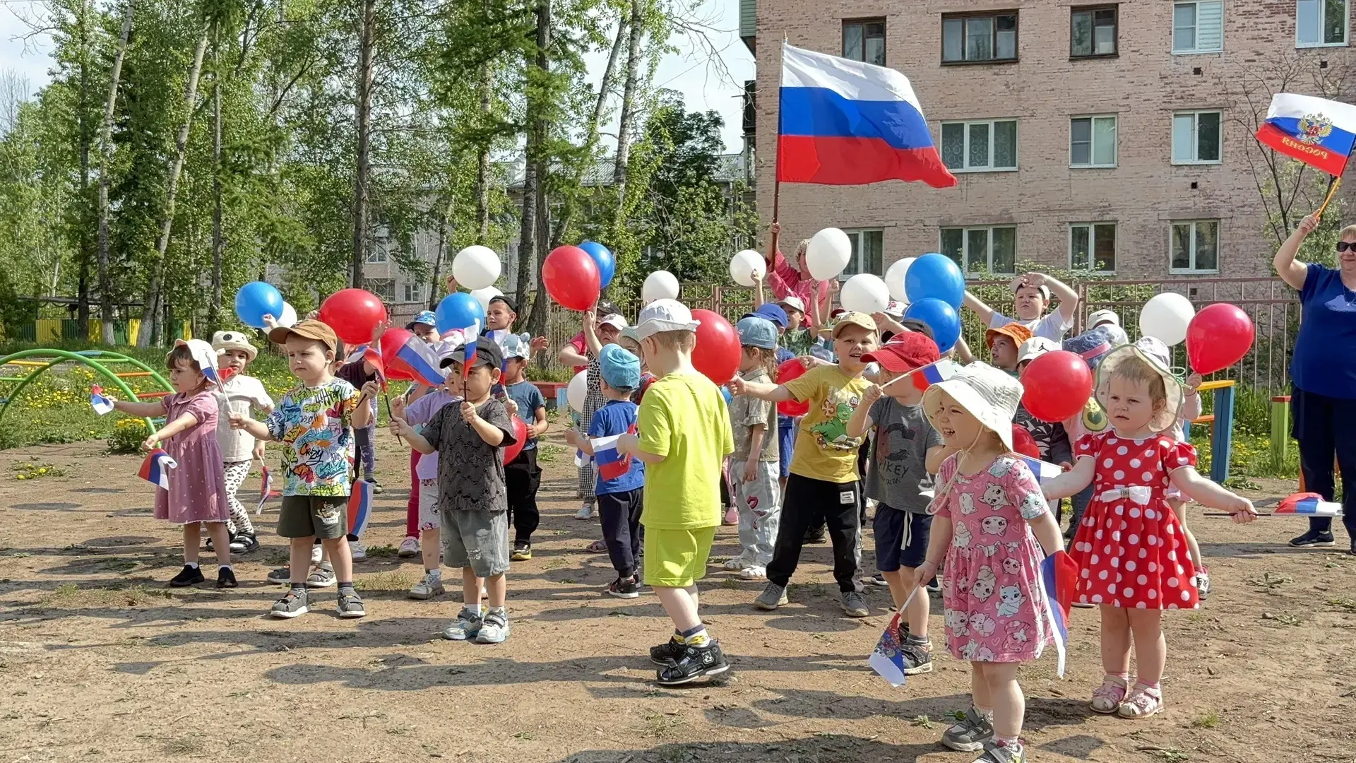 🇷🇺🇷🇺🇷🇺 День России отметили в детском саду. 
   🇷🇺 12 июня в нашей стране отмечается День Ро