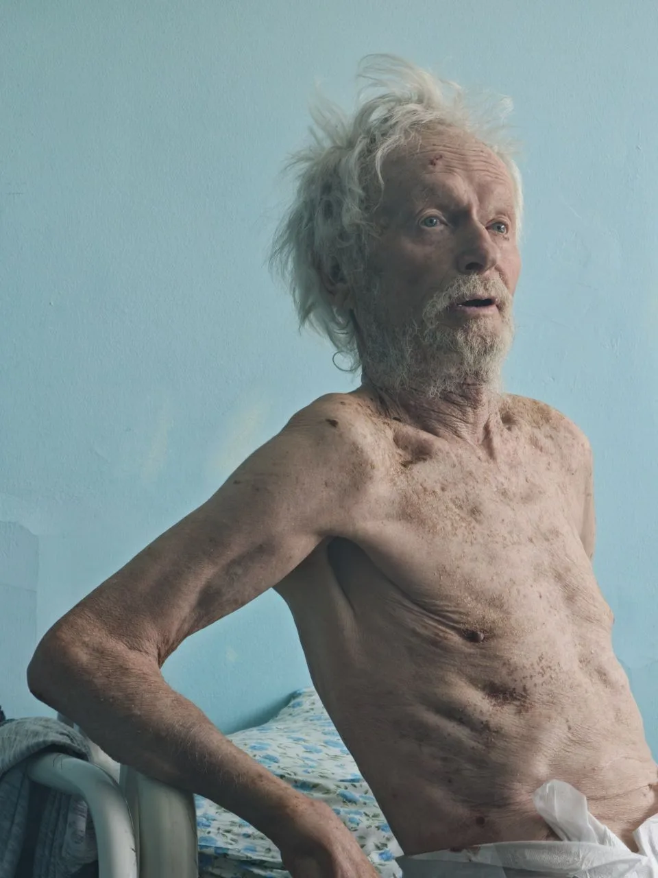 Ни у кого не терялся дед? Сказал, что зовут Владимир. На проспекте Мира, 20, около пятёрочки.

Тема 