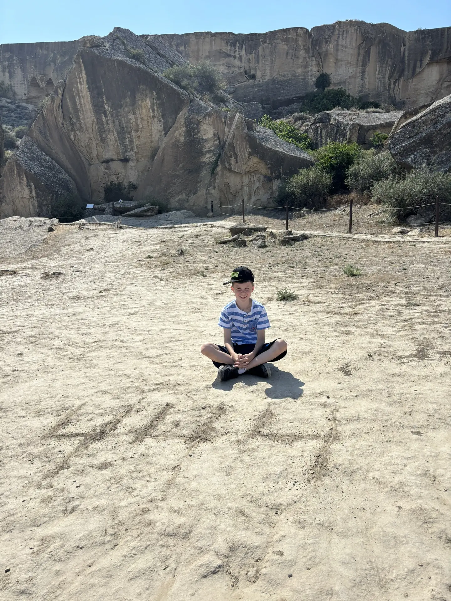 📸 #лето444 в Азербайджане: Гобустан и Марсианские горы 🏜️⛰️

🗺️ Михаил, ученик 3-го «Б» класса, п