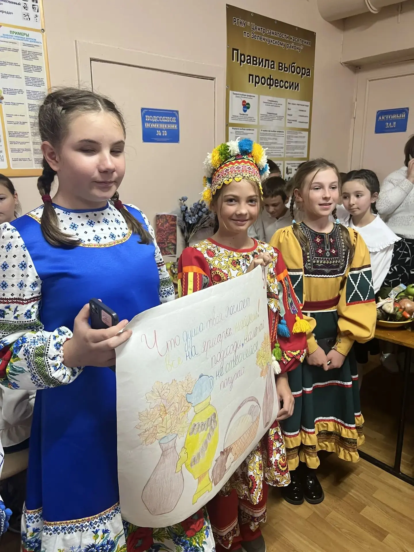 Сегодня в школе прошел настоящий праздник - школьная ярмарка! <