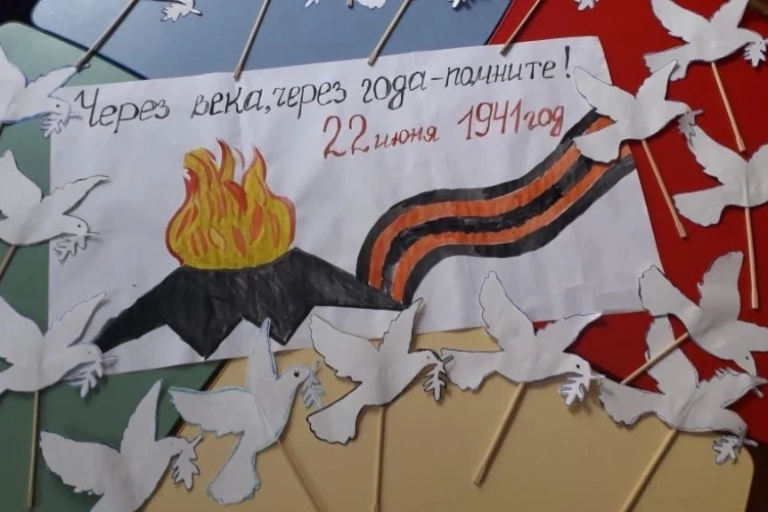 Двадцать второе июня — Скорби и памяти день, Мир был еще накануне, А утром войны легла тень!..
Сколь
