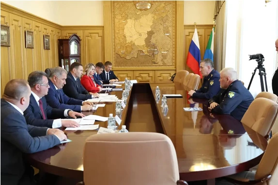 Руководитель Дальневосточного управления Ростехнадзора Александр Панов провёл рабочую в...