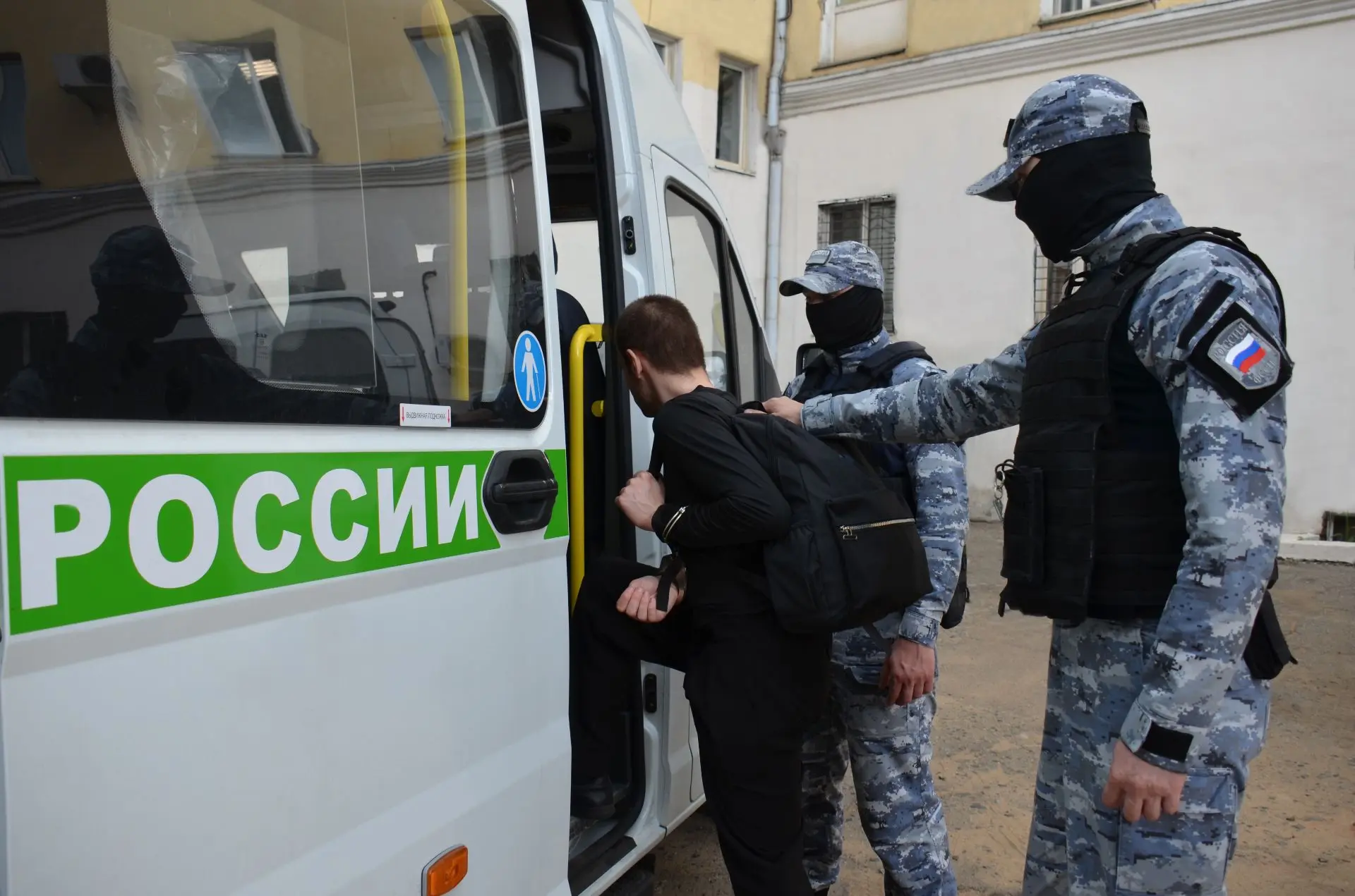 Судебные приставы Забайкалья за полгода выдворили из России 76 нарушивших закон иностра...