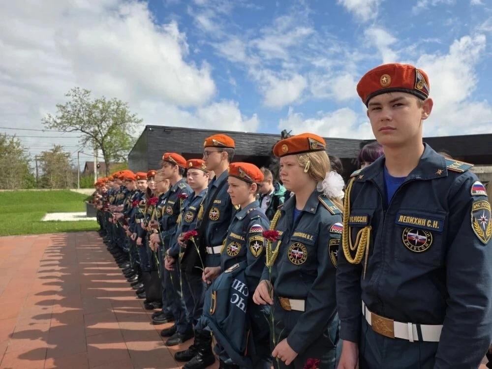 В целях военно-патриотического воспитания детей и молодежи местной администрацией совме...