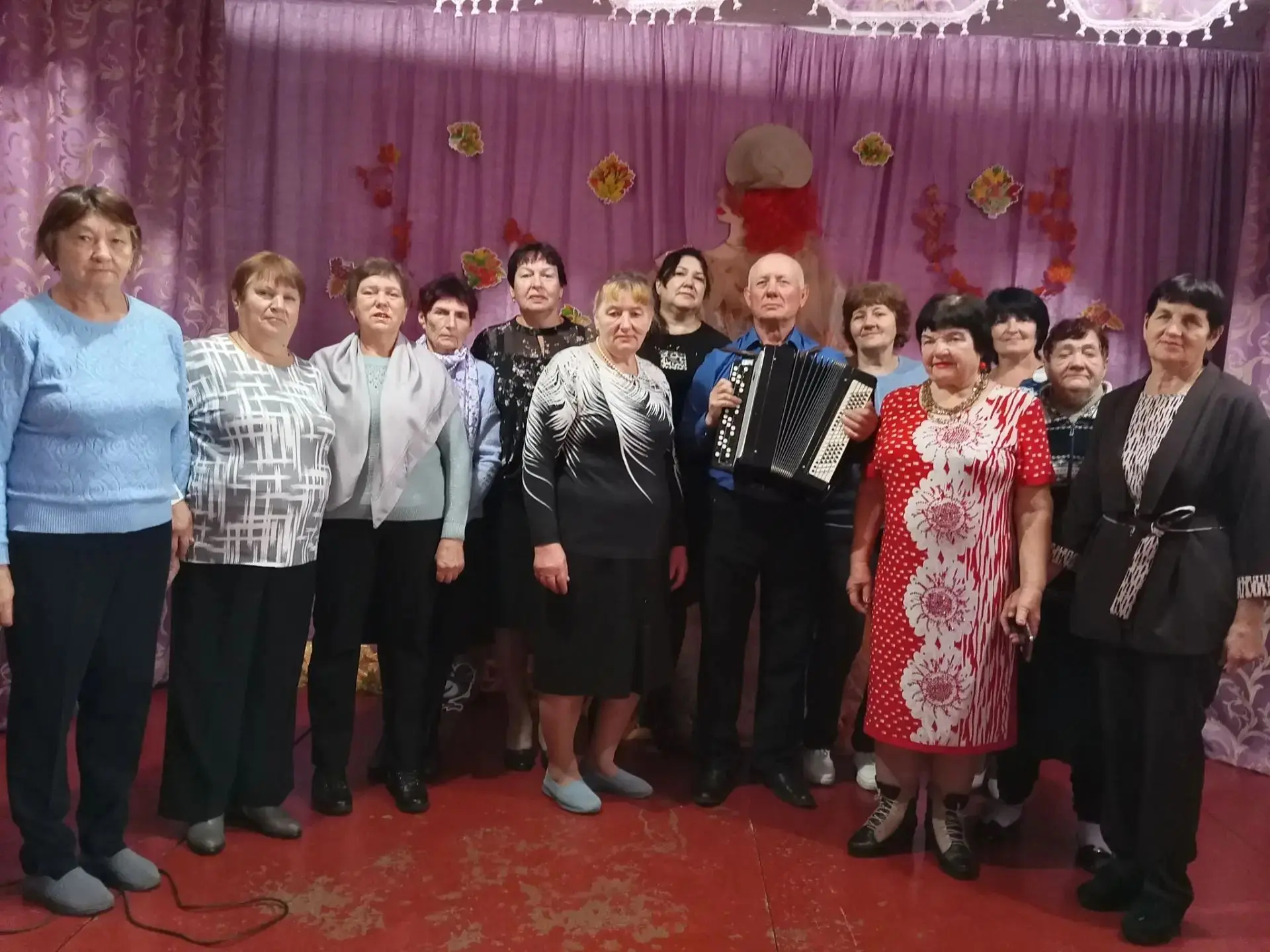 В осеннем календаре есть особая дата, День пожилого человека- праздник  чистый и светлы...