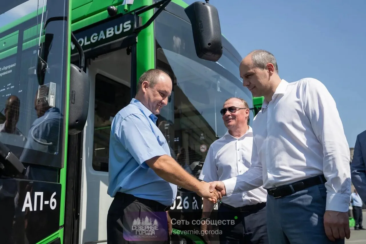 🚌 В Екатеринбург привезли 15 новых автобусов-«гармошек»

Очередная партия машин особо большого клас