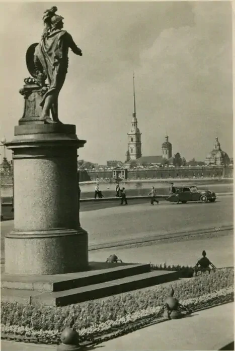 С добрым утром, дорогие друзья!

1950-1952.Памятник А.В. Суворову.