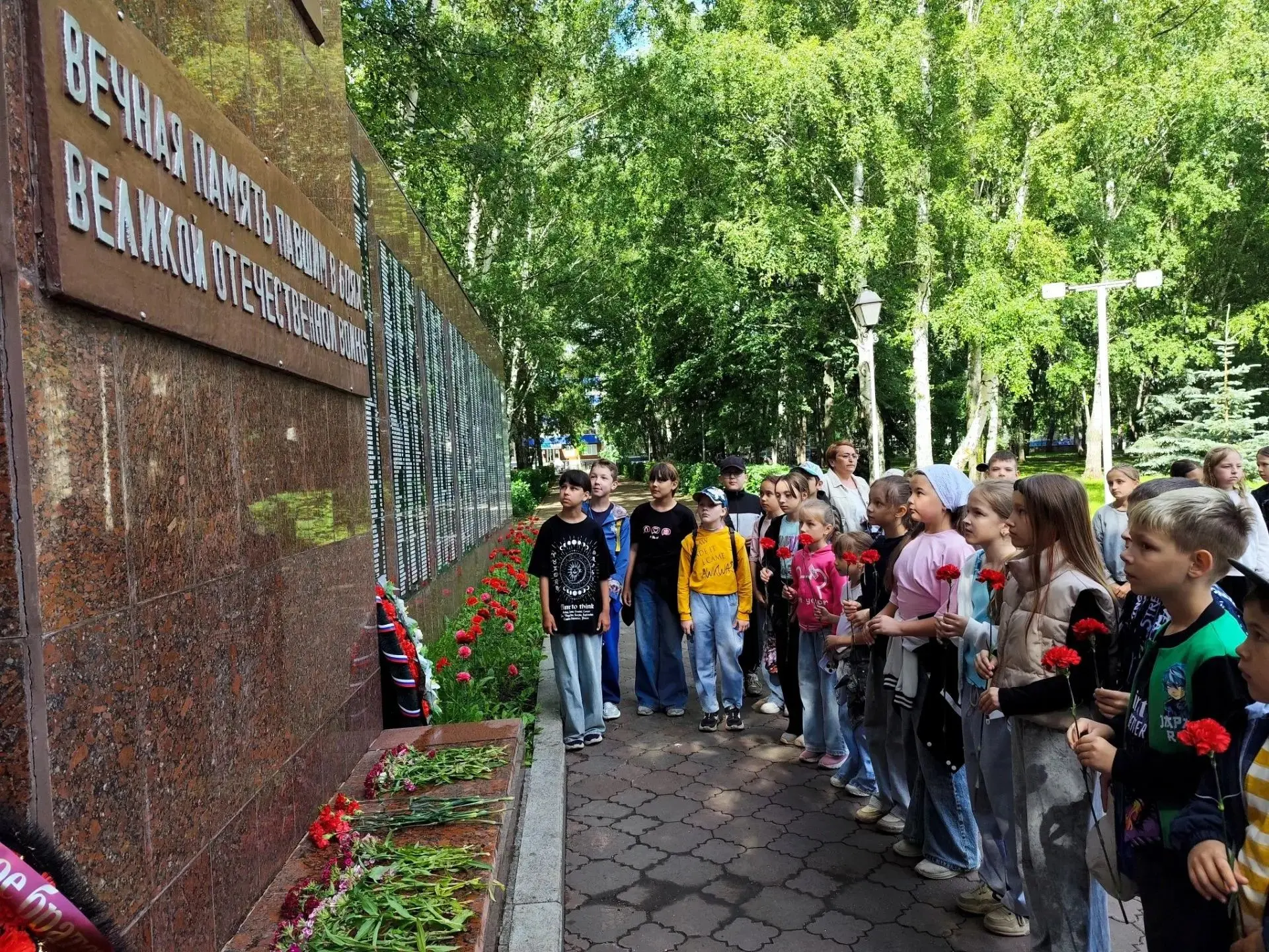 ⭐22 июня — День памяти и скорби. В этот день ребята из школьного лагеря «Звезда» приняли участие в М
