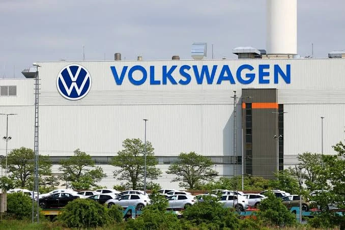 Volkswagen готовится закрыть четыре завода в Германии. Под угрозой десятки тысяч рабочи...