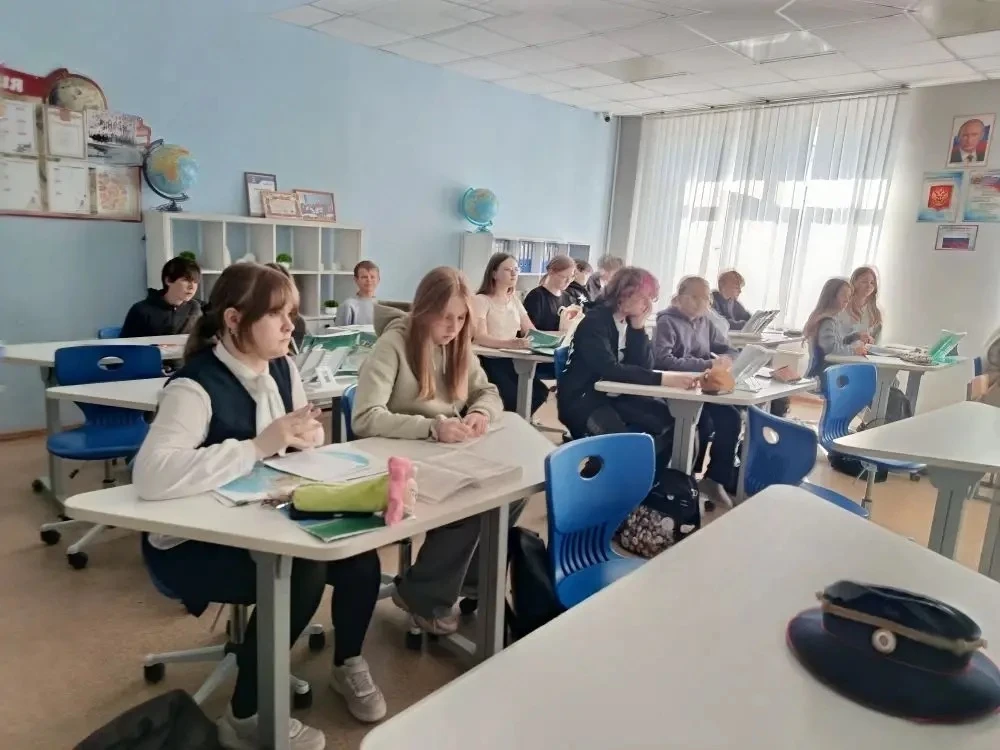 19 мая инспектор ГИБДД провел для учащихся 5в, 5д, 7в и 8б классов профилактическую беседу о правила