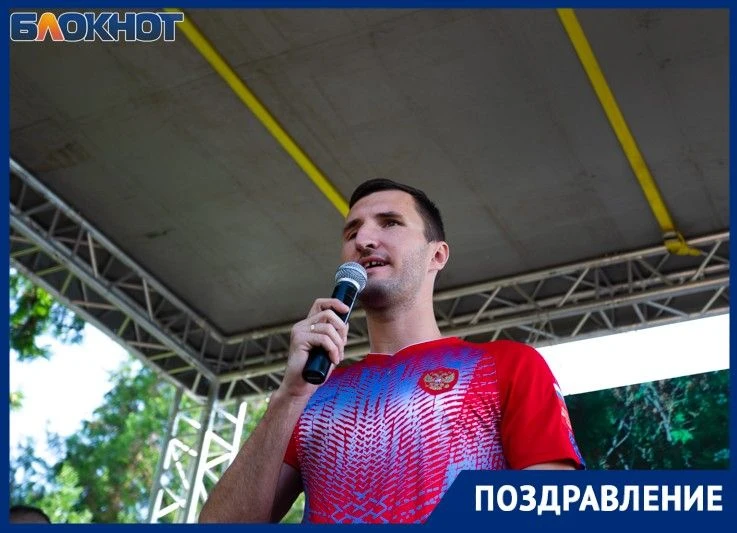 Сегодня день рождения отмечает прославленный чемпион-паралимпиец из Таганрога Александр Скалиух

Он 