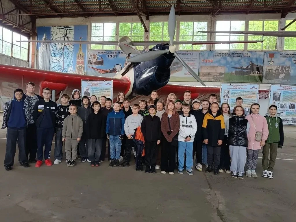Сегодня учащиеся 5 А, 5 Б, 7 Г и 6 А классов посетили с экскурсией центральный музей военно-воздушны