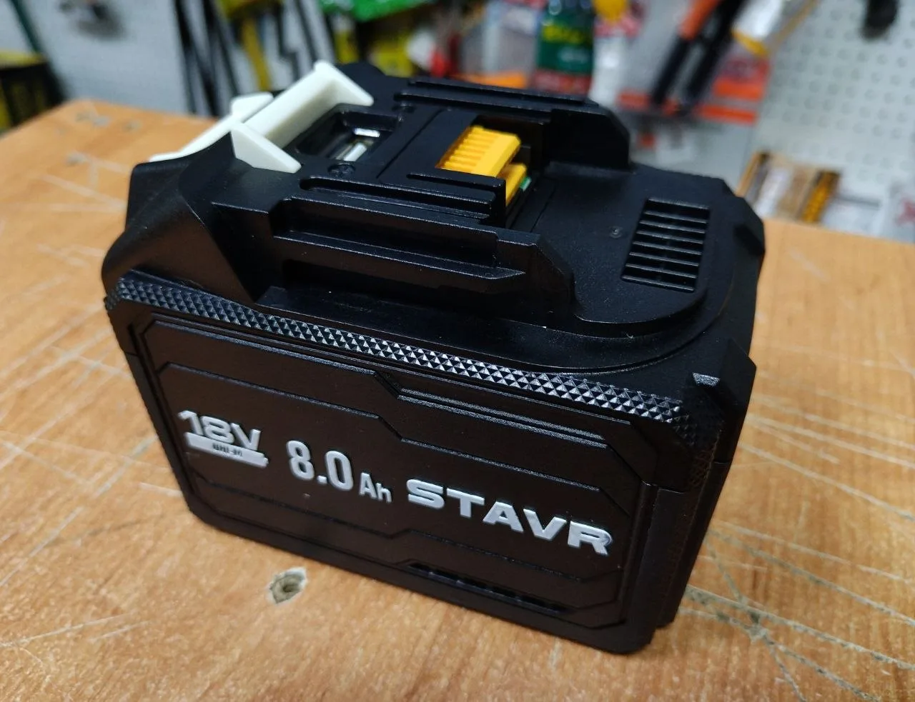 Аккумулятор 8.0 Ач с USB, 18V UNI-M STAVR SB 18-8-USB