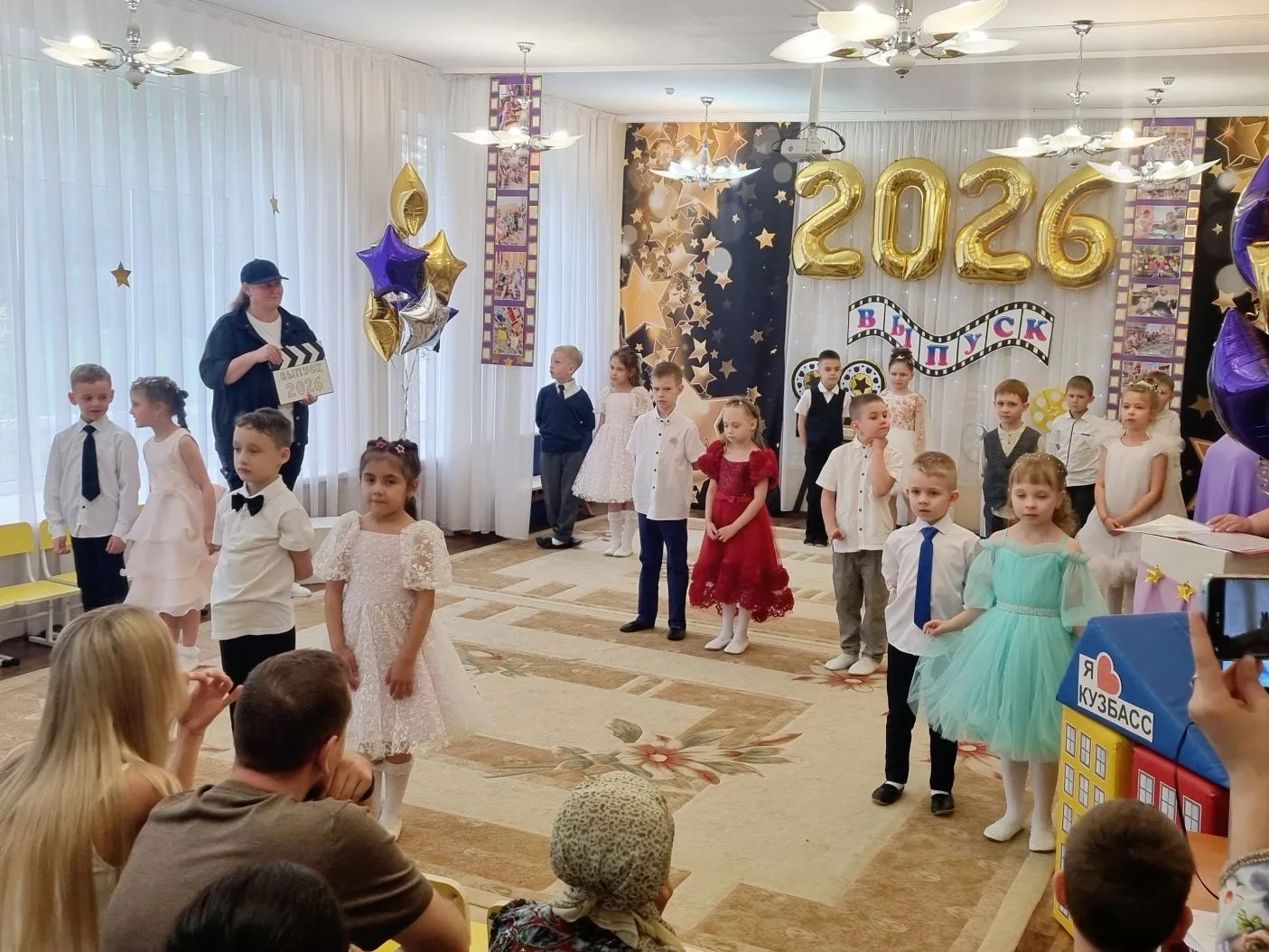 🎉 29 мая воспитанники группы "Огоньки" официально стали выпускниками! 🎒

На выпускном вечере ребят