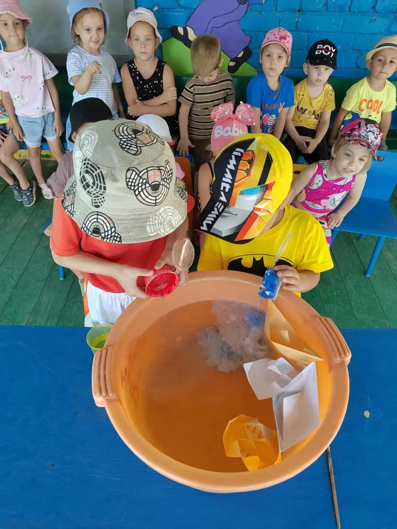 🎉 Играем и познаём мир! 🎉

Сегодня в группе №8 мы устроили настоящий научный праздник — проводили 