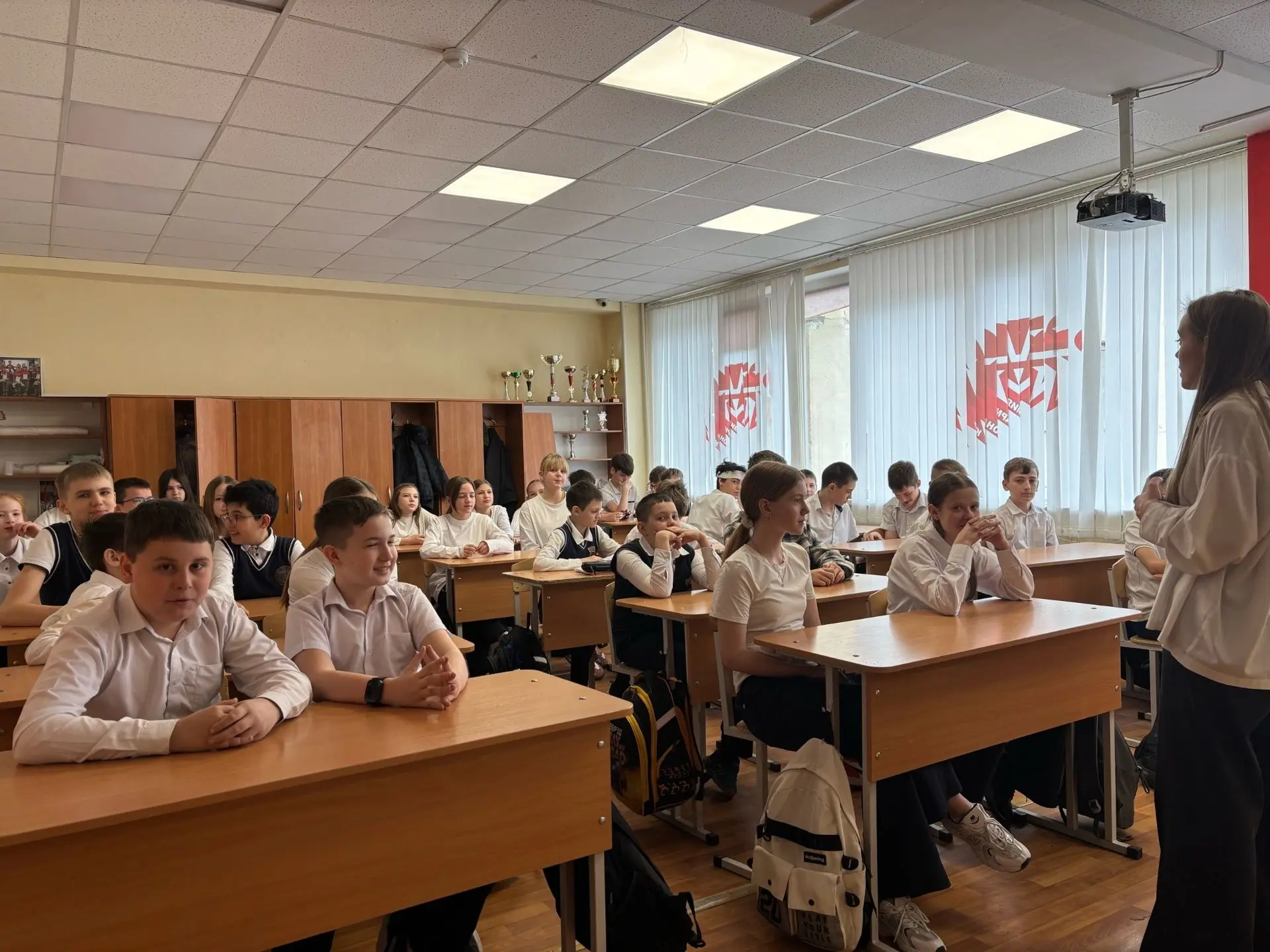 🪐 Космическое «Кто я?» в школе № 110! Активисты клуба «Навигаторы будущего» устроили для пяти‑ и шес