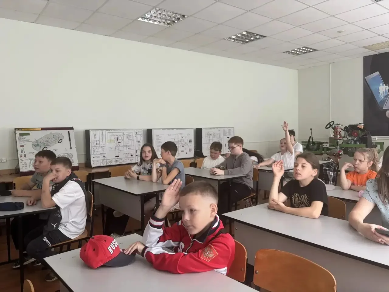 5 июня Лукояновский Губернский колледж встречал гостей — ребят из летнего лагеря «Семь цветов радуги