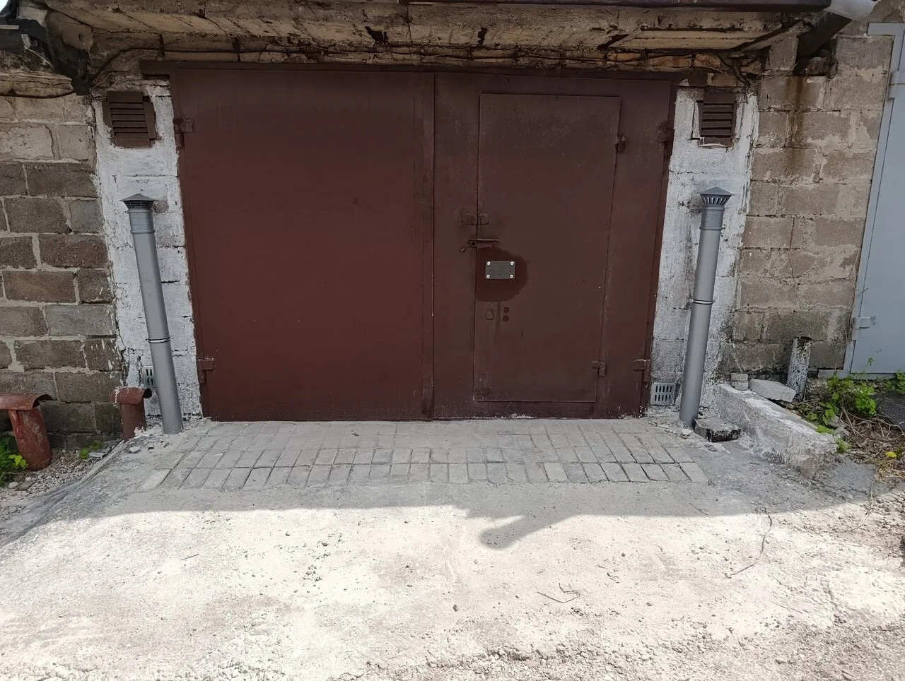 Продам 3 уровней гараж. Кооператив. Жигули " - ворота. 2-м высота. Ширина 2-67.