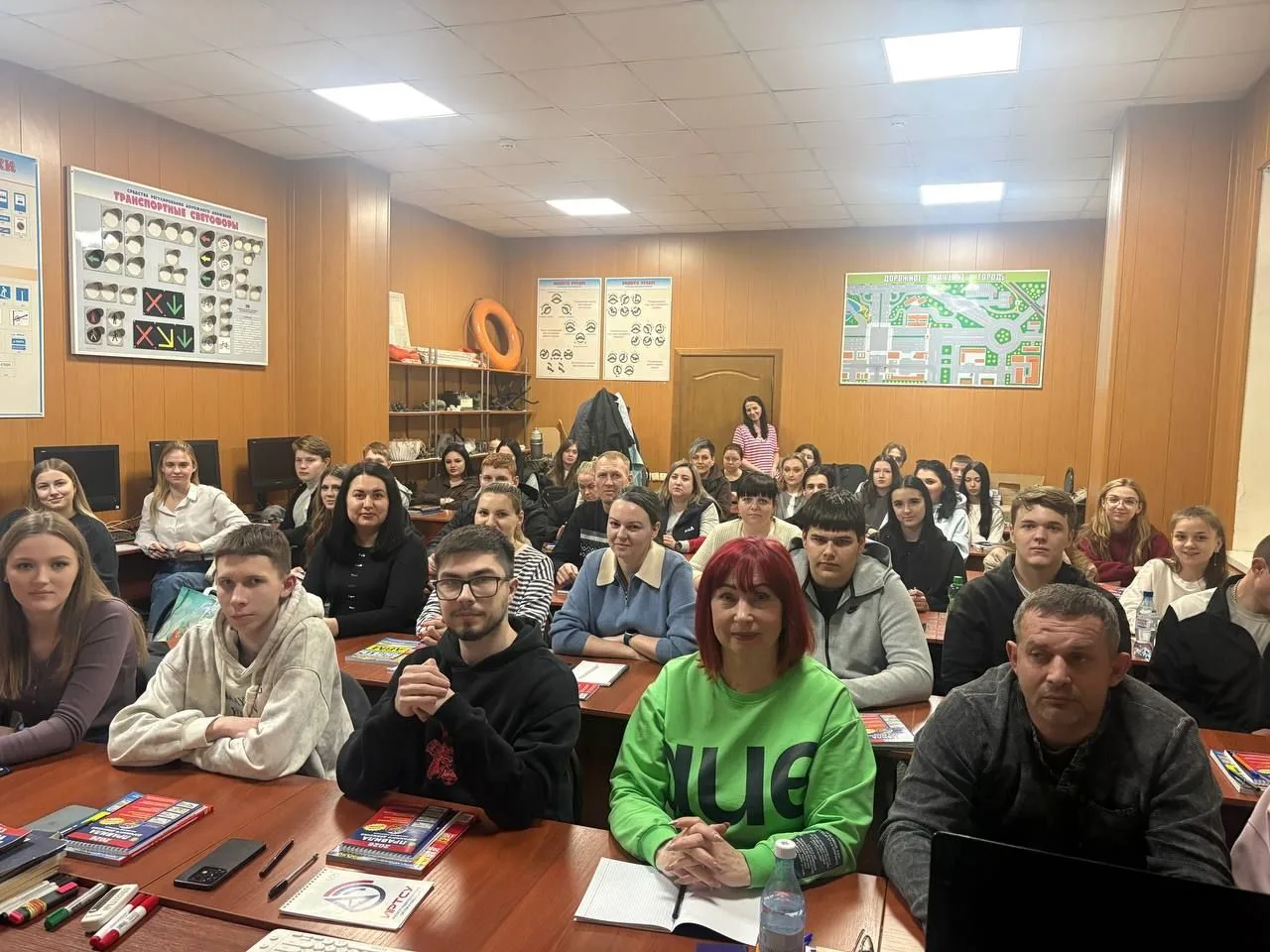 Новая группа в автошколе «Южный Город» — старт обучения! Вот они — будущие уверенные во...