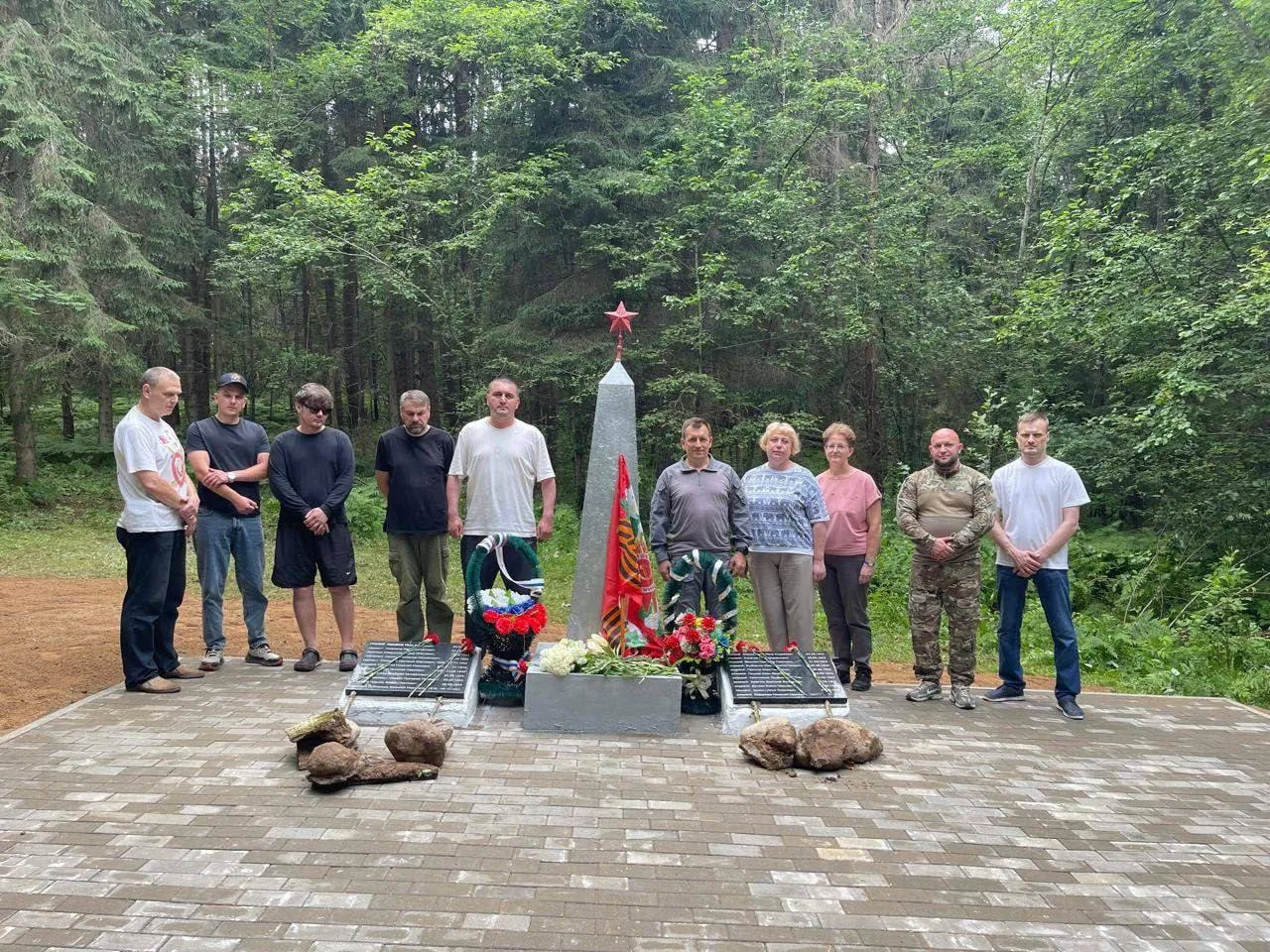 Сотрудники ФГБУ «ДОД Росимущества» провели мероприятия по благоустройству памятников по...