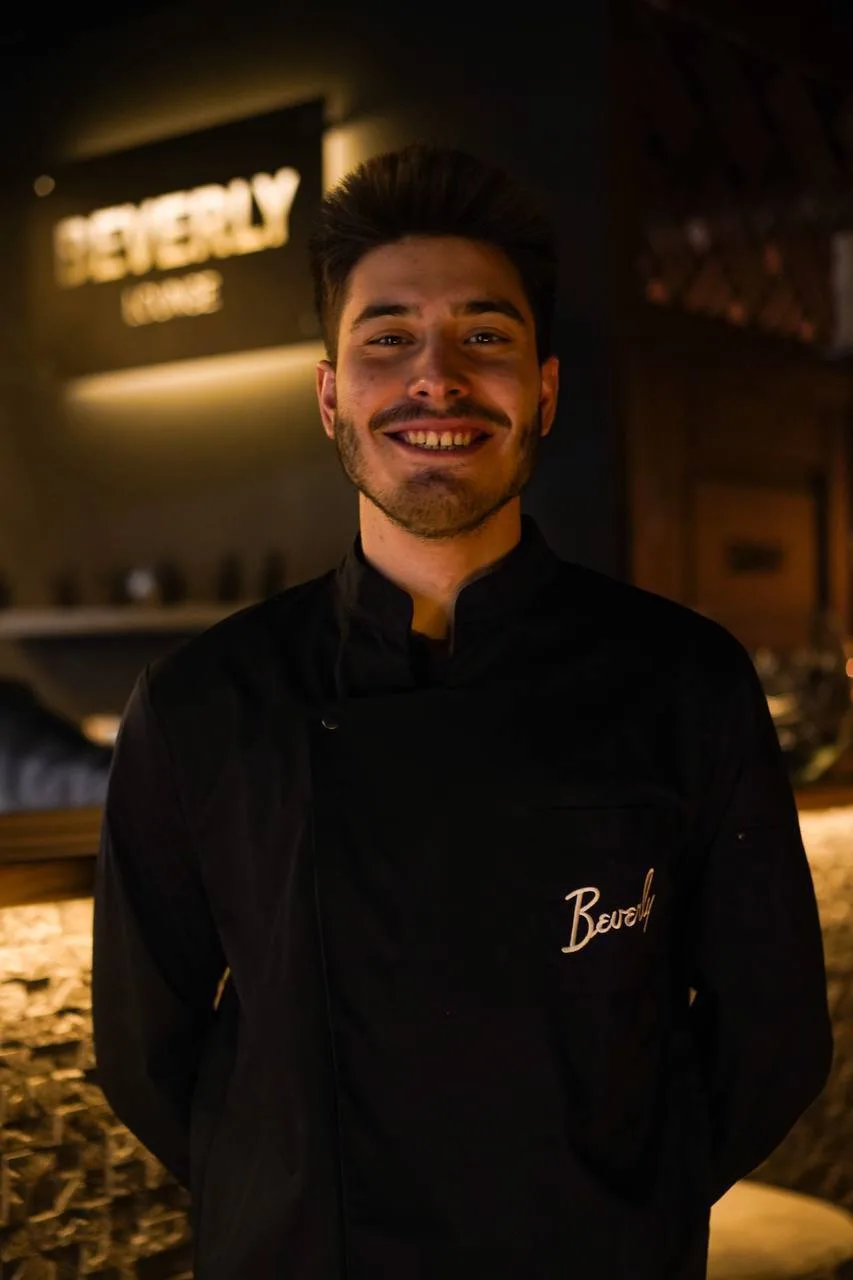 ВАКАНСИИ В BEVERLY LOUNGE BAR 🚀