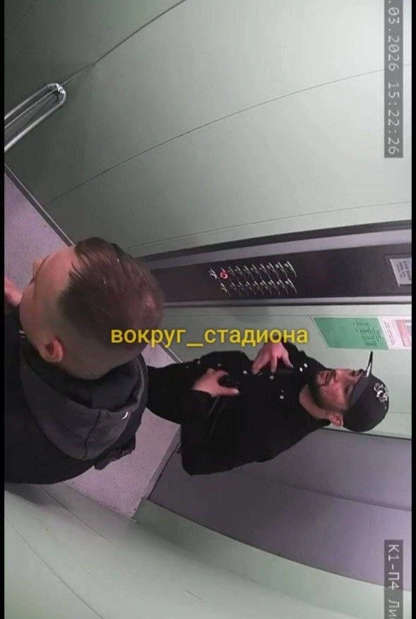 Двое кладоискателей в ЖК Гарантия разнесли весь подъезд.