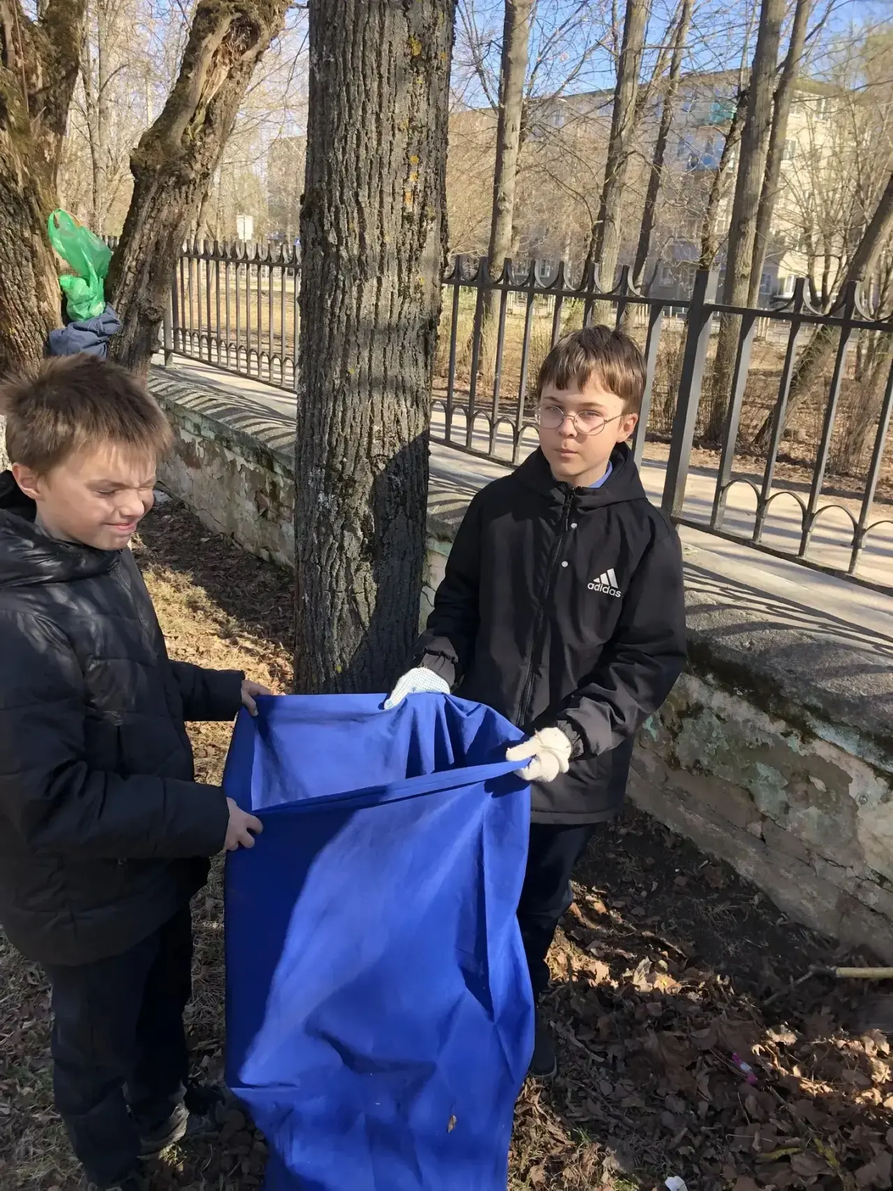 🌱 Весна — время перемен! С приходом тепла в нашей школе стартовал традиционный сезон уборки территор
