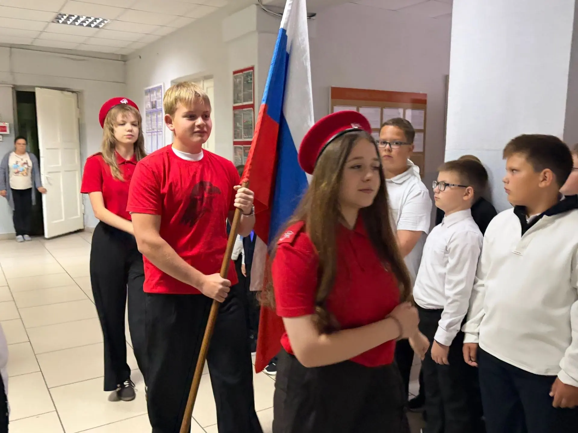 🎉 Еженедельная линейка — старт новой учебной недели! 🎉