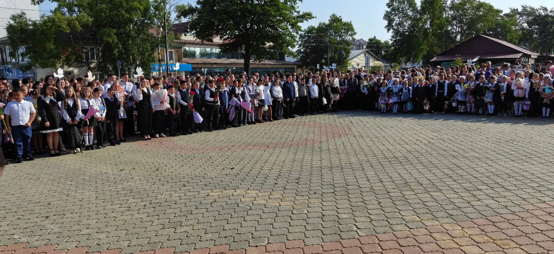 🏫 Торжественная линейка 1 сентября: традиции, объединяющие поколения!