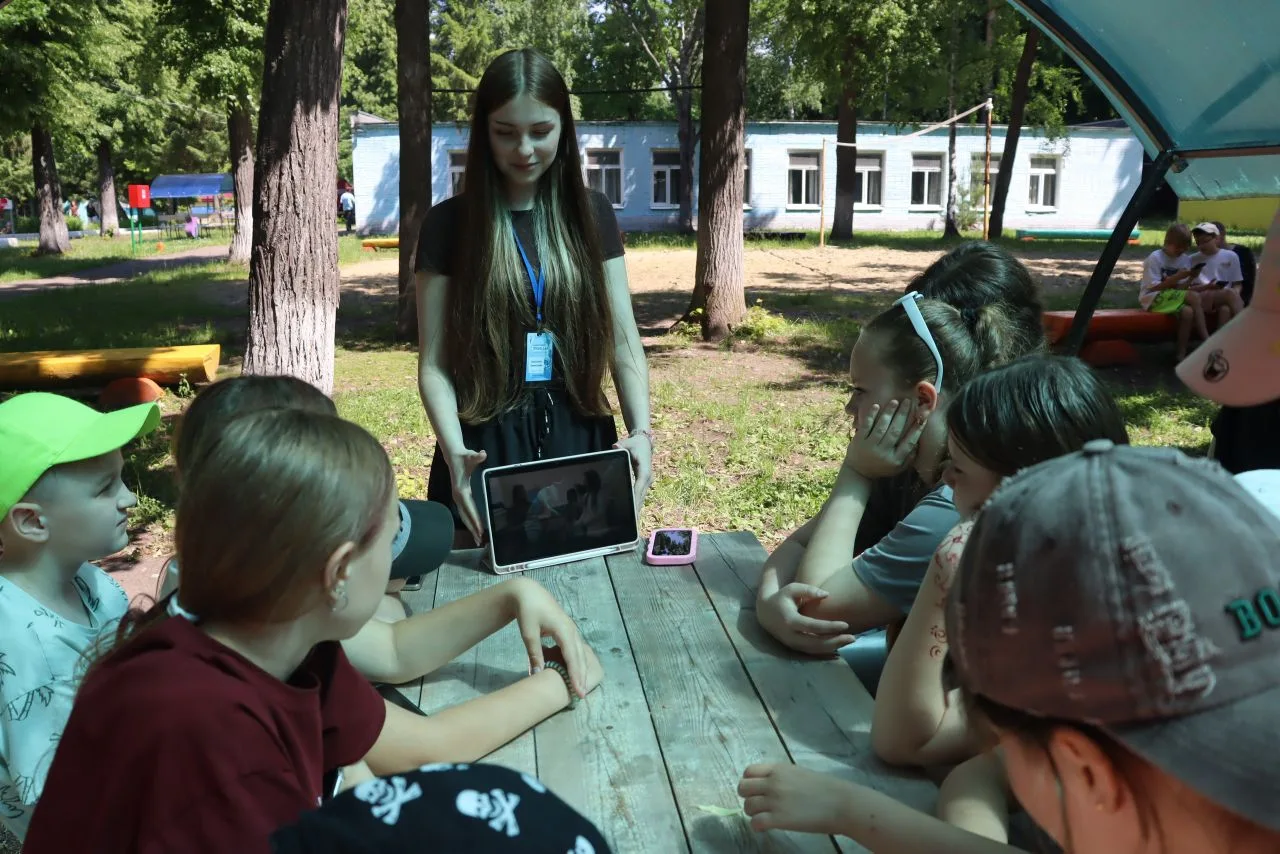 🌍 В мире профессий

Сегодня наши ребята сделали большой шаг в мир профессий — от учителя до режиссё