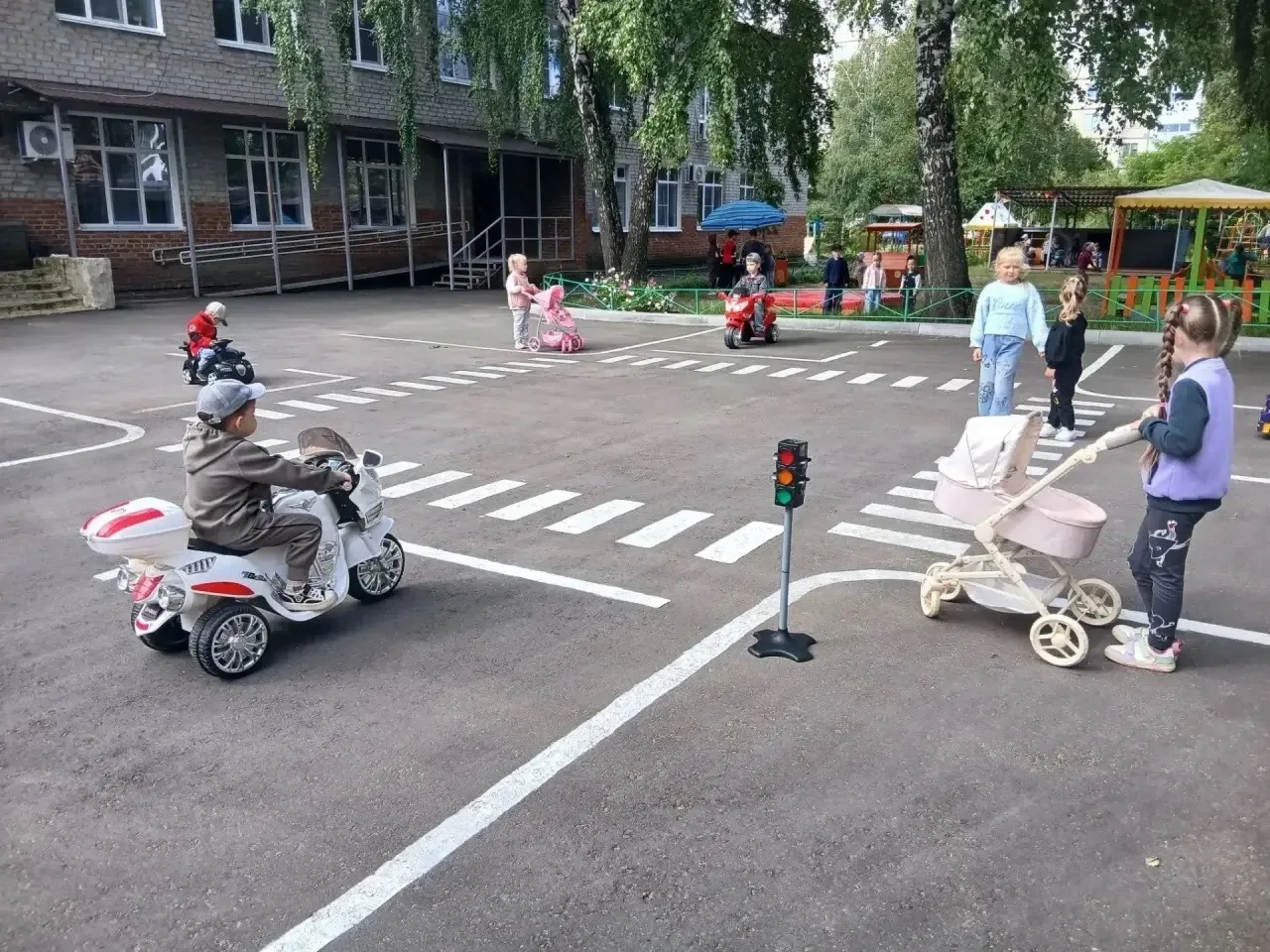 👧🚦🚘Внимателен ли ребенок на улице? Знает ли он правила поведения на улице, в транспо...