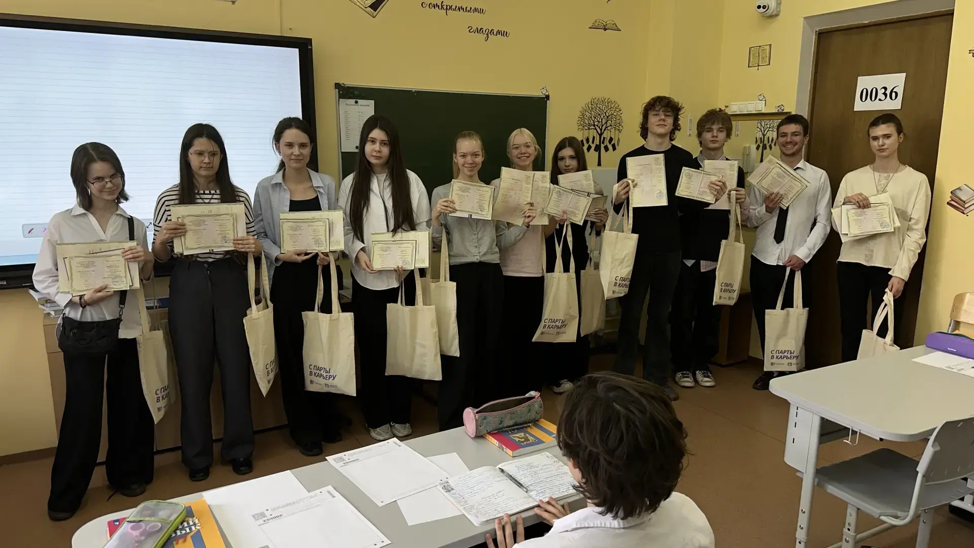 🌀 Первая квалификация: ученики медиакласса получили свидетельства о профессии  📸 Качественный визуал