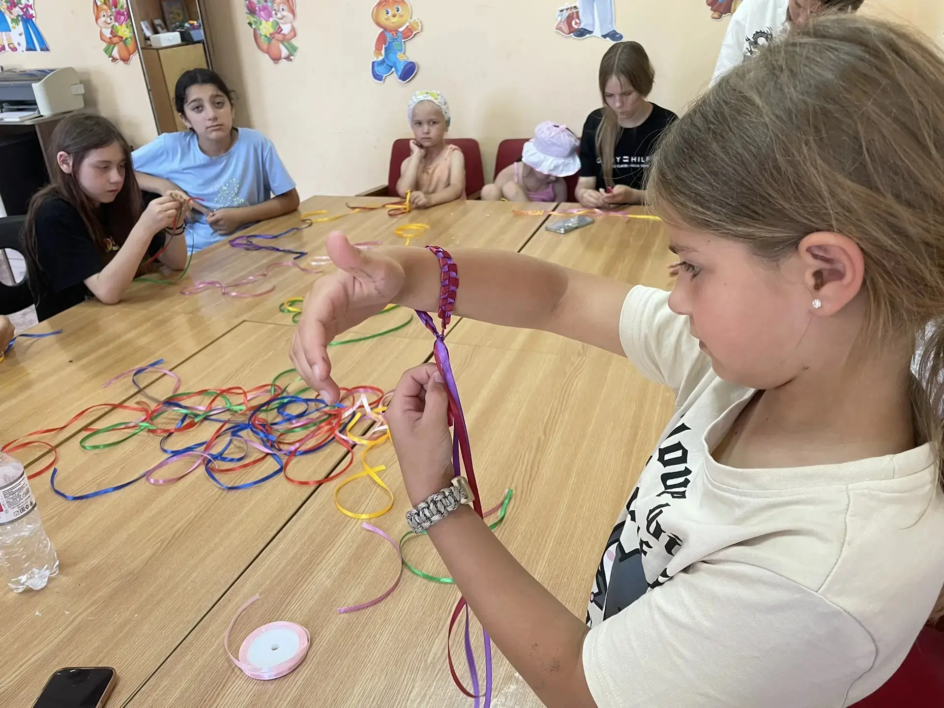 В клубе поселка Виноградного в рамках работы летней детской площадки «Семицветик» прошел увлекательн
