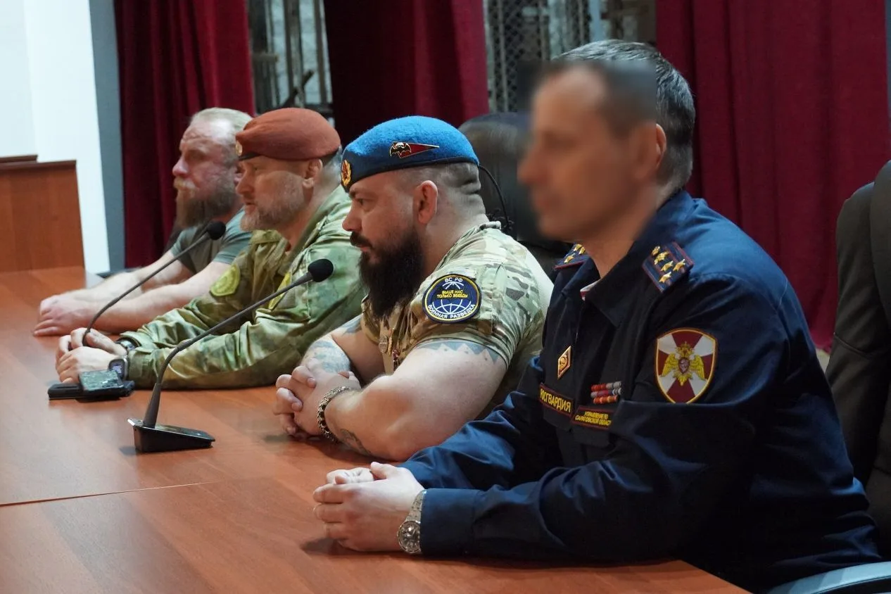В Саратове состоялся урок мужества "Несломленный" с участием ветерана СВО рекордсмена-тяжеловеса Евг
