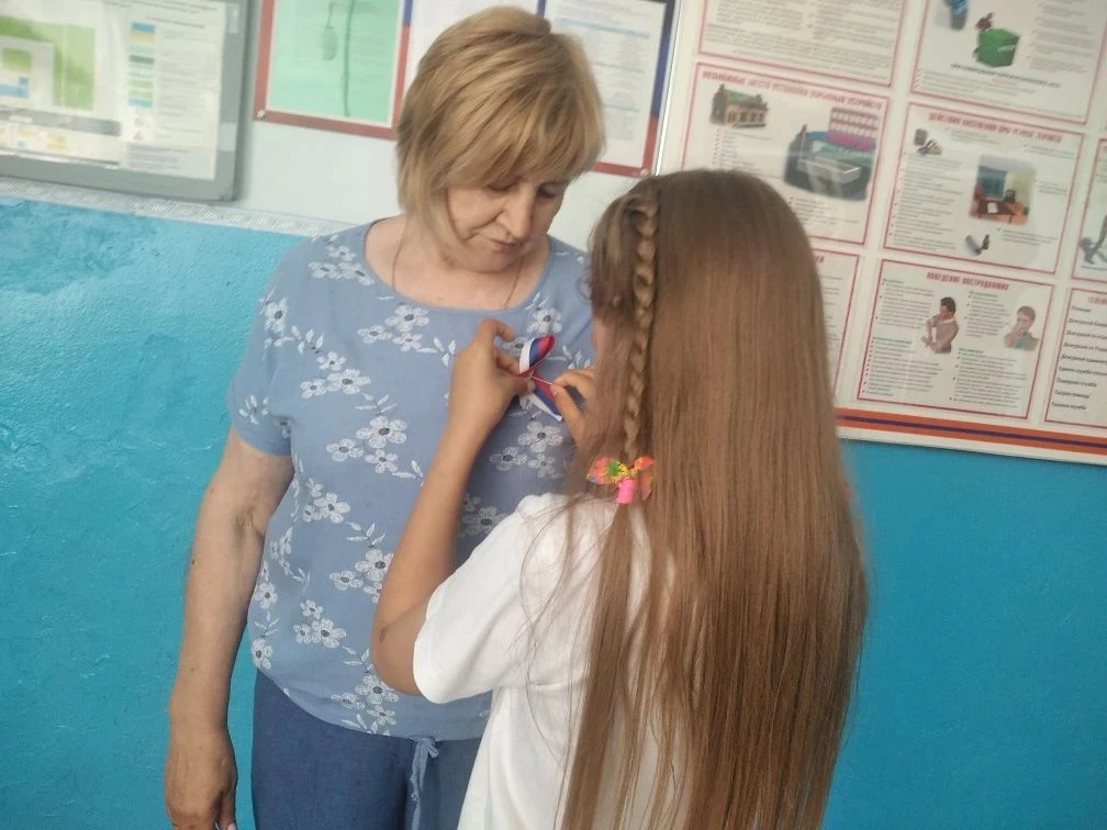 В преддверии Дня России сегодня ребята из пришкольного лагеря "Дружба" присоединились к акции "Росси
